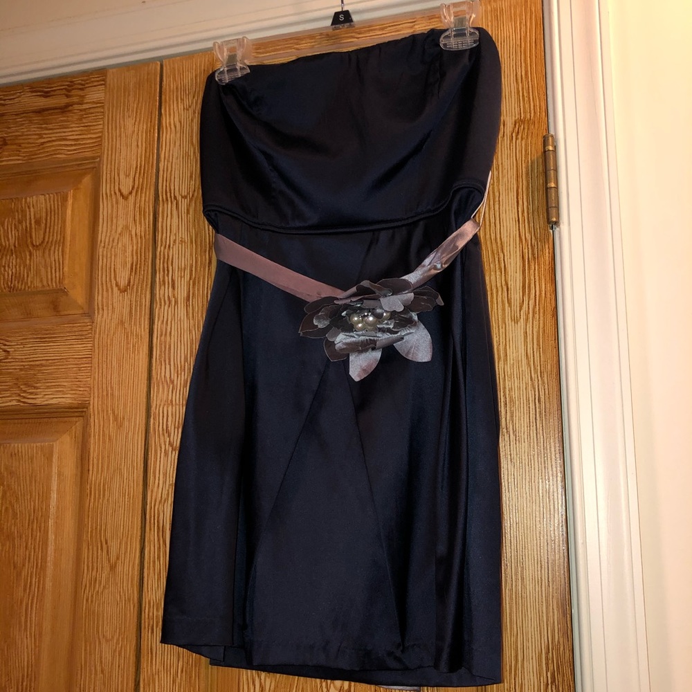 Strapless flower belt dress